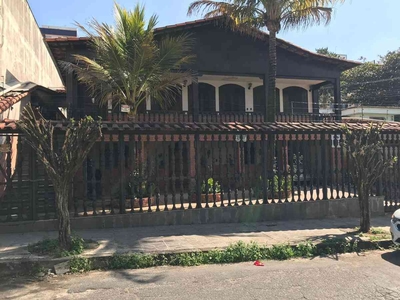 Casa com 5 quartos à venda no bairro Glória, 360m²