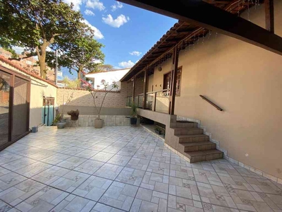 Casa com 5 quartos à venda no bairro Indaiá, 361m²