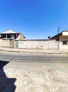 Casa com 5 quartos à venda no bairro Jacqueline, 360m²