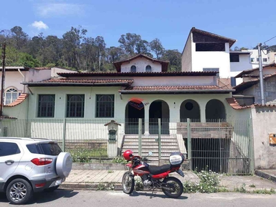 Casa com 5 quartos à venda no bairro Novo Horizonte, 250m²