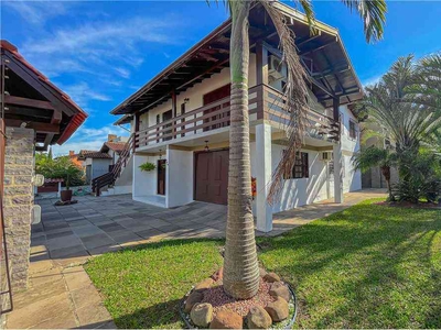 Casa com 5 quartos à venda no bairro Pinheiro, 309m²