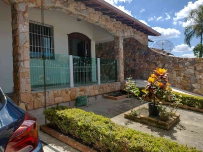 Casa com 5 quartos à venda no bairro Planalto, 259m²