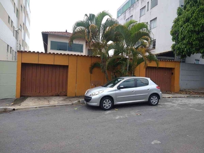 Casa com 5 quartos à venda no bairro Planalto, 360m²