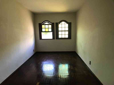 Casa com 5 quartos à venda no bairro Sagrada Família, 316m²