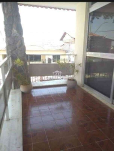 Casa com 5 quartos à venda no bairro Santa Inês, 299m²