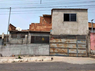 Casa com 5 quartos à venda no bairro Vila Esperança, 150m²