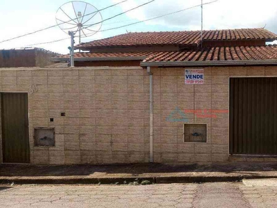 Casa com 5 quartos à venda no bairro Vila São Geraldo, 250m²