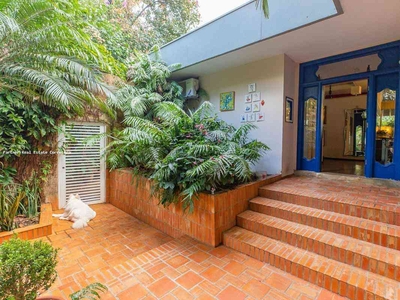 Casa com 5 quartos à venda no bairro Vila Tramontano, 1200m²