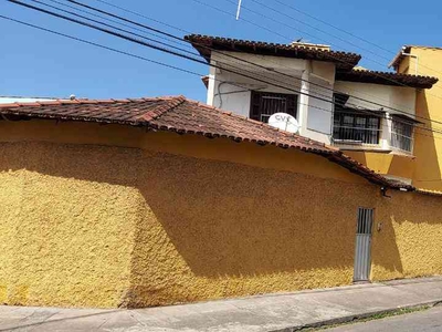 Casa com 5 quartos para alugar no bairro Hélio Ferraz, 230m²