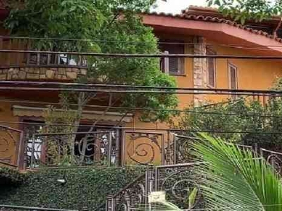 Casa com 5 quartos para alugar no bairro Santa Lúcia, 600m²