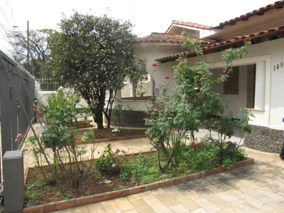 Casa com 6 quartos à venda no bairro Colégio Batista, 400m²