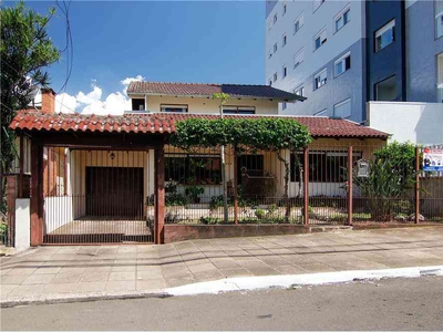 Casa com 6 quartos à venda no bairro Dom Feliciano, 241m²