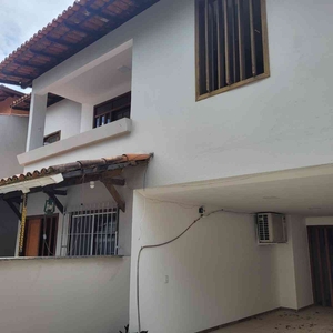 Casa com 6 quartos à venda no bairro Jardim Camburí, 3m²