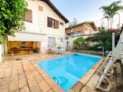 Casa com 7 quartos à venda no bairro São José, 360m²