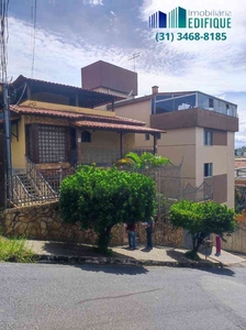 Casa com 8 quartos à venda no bairro Ana Lúcia, 360m²