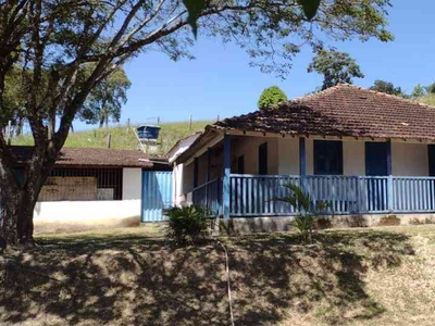 Fazenda com 3 quartos à venda no bairro Zona Rural, 150m²