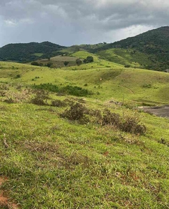 Fazenda com 3 quartos à venda no bairro Zona Rural, 1936000m²