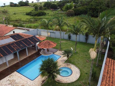 Fazenda com 4 quartos à venda no bairro Parque Mariela, 2000m²