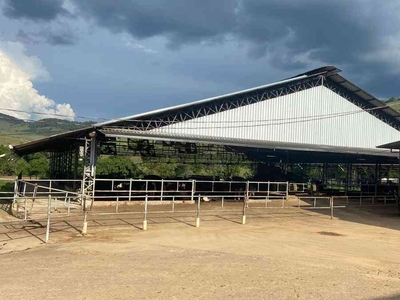 Fazenda com 4 quartos à venda no bairro Zona Rural, 1940000m²