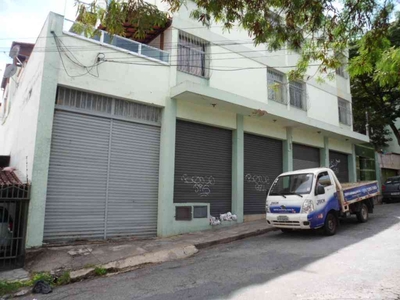 Galpão à venda no bairro Sagrada Família, 715m²