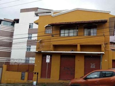 Prédio com 5 quartos à venda no bairro Floresta, 251m²