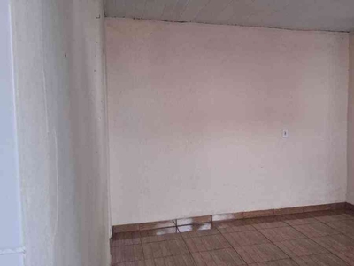 Quitinete com 1 quarto para alugar no bairro Glória, 25m²