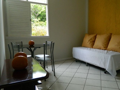 Apartamento no Porto da Barra com Ar Condicionado