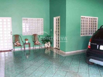 Casa com 3 quartos à venda no bairro Jardim Guanabara III, 165m²