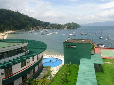 Lindo Flat Debruçado sobre o Mar de Angra dos Reis