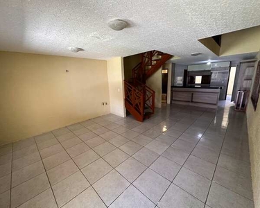 Casa duplex para venda em condomínio fechado possui 222 m2 com 3 quartos em Maraponga