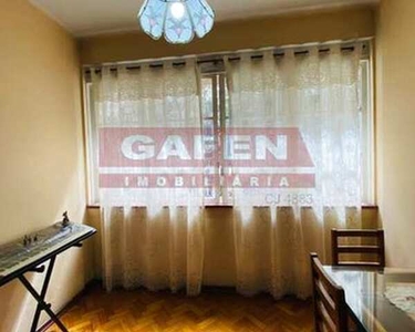 Excelente apartamento de dois quartos no posto 6 de Copacabana com vaga