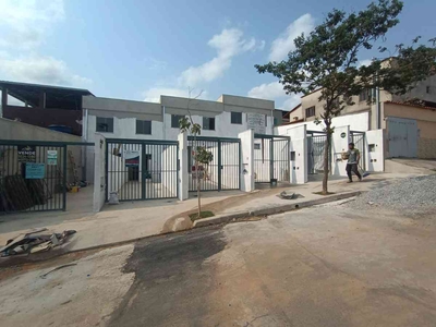 Casa com 2 quartos à venda no bairro Mantiqueira, 75m²
