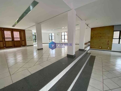 Casa com 7 quartos para alugar no bairro Santa Lúcia, 860m²