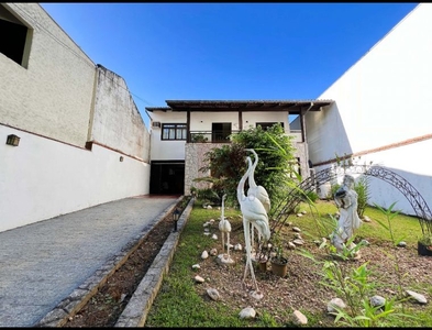 Casa no Bairro Progresso em Blumenau com 4 Dormitórios (2 suítes)