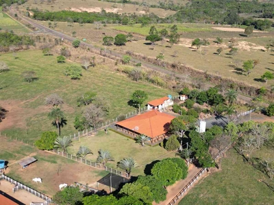 Fazenda com 4 quartos à venda no bairro Zona Rural, 200000m²