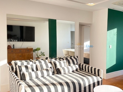 Apartamento renovado perto da praia de Ipanema com 89m2
