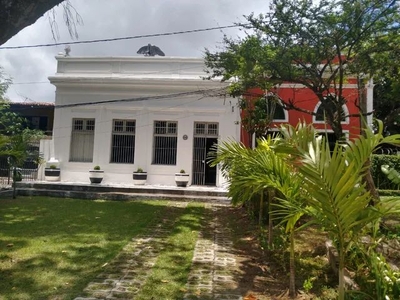 Casa Centro de Apipucos, ampla, 3 salas, 2 qts, para COMERCIO OU RESIDENCIA, 4.200 R$