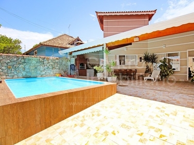 CASA com piscina e 3 quartos em Peruíbe, no bairro Jardim Icaraiba