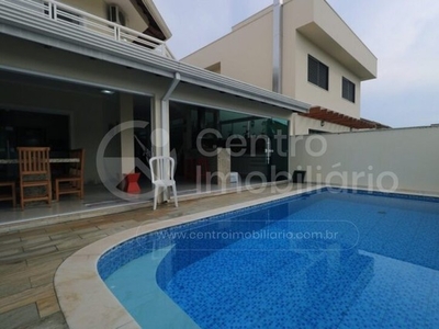 CASA com piscina e 3 quartos em Peruíbe, no bairro Jardim Três Marias