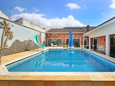CASA com piscina e 4 quartos em Peruíbe, no bairro Jardim Ribamar