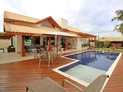 CASA com piscina e 4 quartos em Peruíbe, no bairro Stella Maris