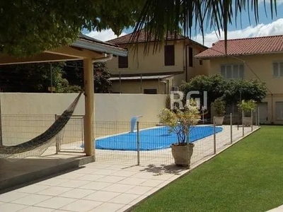 Casa para Venda - 300m², 4 dormitórios, sendo 2 suites, 4 vagas - Medianeira