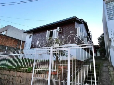 Casa para Venda - 90m², 5 dormitórios, sendo 1 suites, 5 vagas - Teresópolis