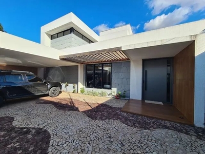 Casa para venda tem 500 metros quadrados com 5 quartos em São Cristóvão