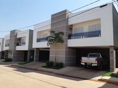 Sobrado em Condomínio fechado - 160m² de área construída, 900 metros Shopping Pantanal