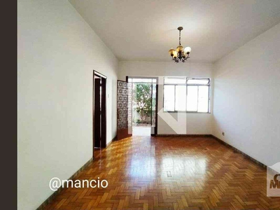 Casa com 4 quartos à venda no bairro Floresta, 255m²