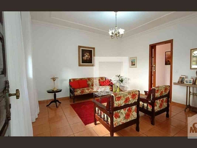 Casa com 4 quartos à venda no bairro Vila Magdalena, 147m²