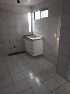 Apartamento com 3 Quartos e 2 banheiros para Alugar, 80 m² por R$ 1.600/Mês