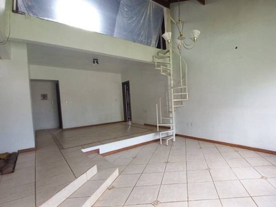 Casa com 3 Quartos e 1 banheiro para Alugar, 120 m² por R$ 2.200/Mês