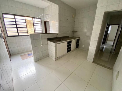 Apartamento com 3 Quartos e 2 banheiros para Alugar, 70 m² por R$ 2.000/Mês